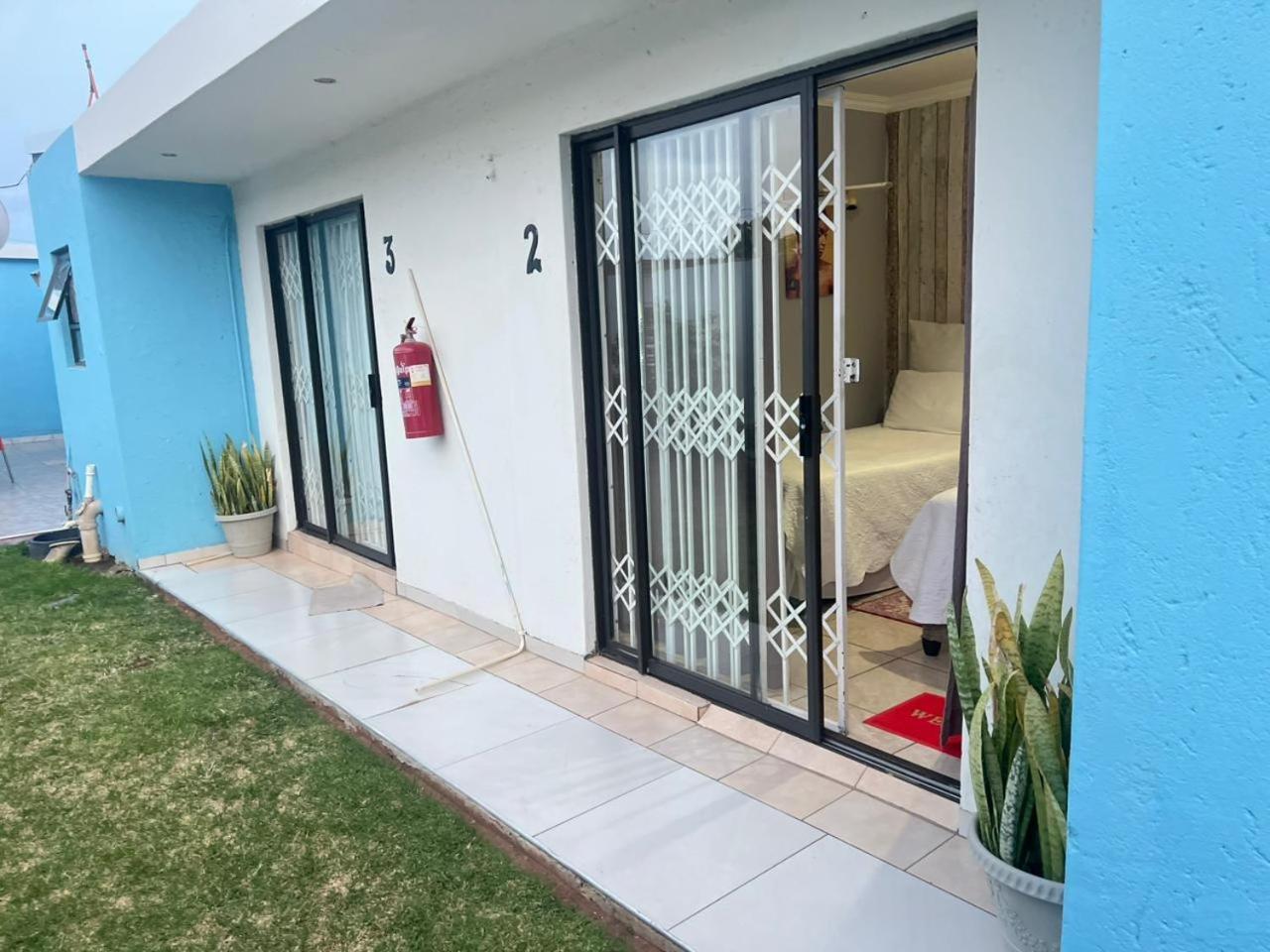 Oteng Lifestyle Bnb Bed & Breakfast Rustenburg Exterior photo