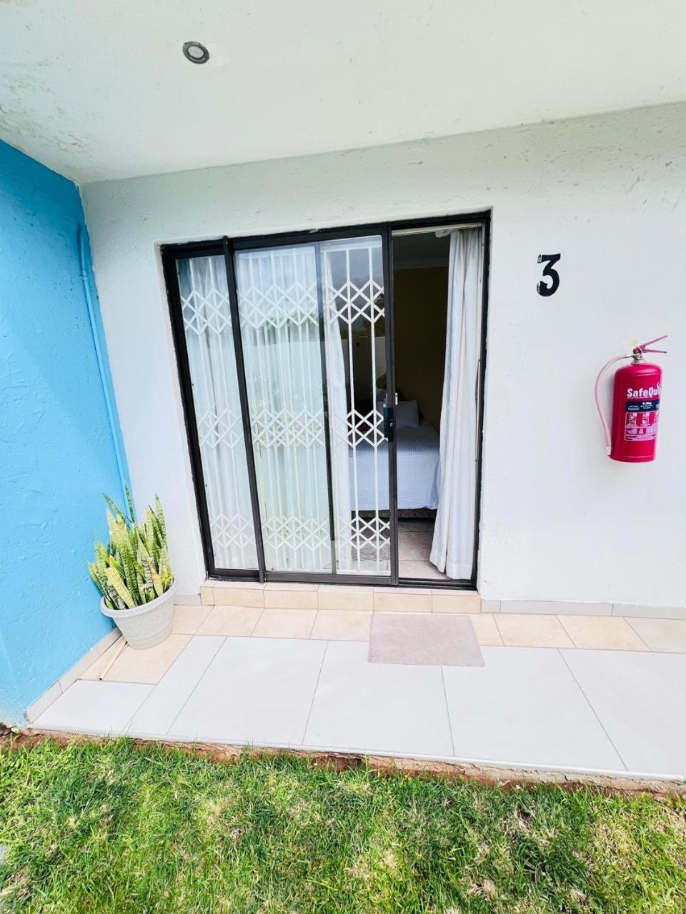 Oteng Lifestyle Bnb Bed & Breakfast Rustenburg Exterior photo