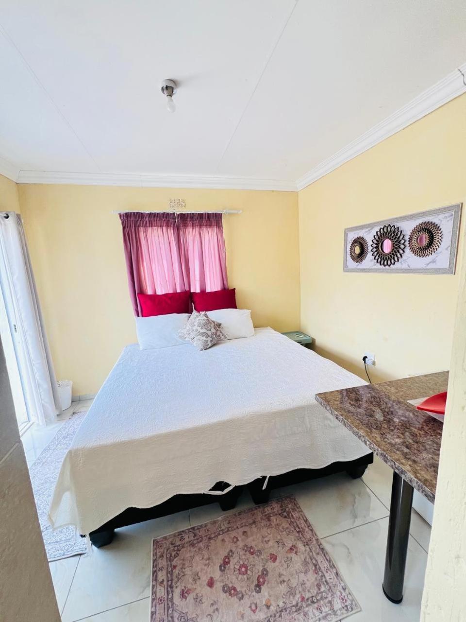 Oteng Lifestyle Bnb Bed & Breakfast Rustenburg Exterior photo